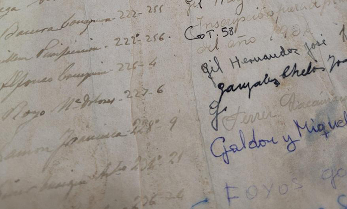 La Comunidad de Madrid recupera 55 libros del Archivo Judicial de Catarroja dañados por las riadas de la DANA en Valencia