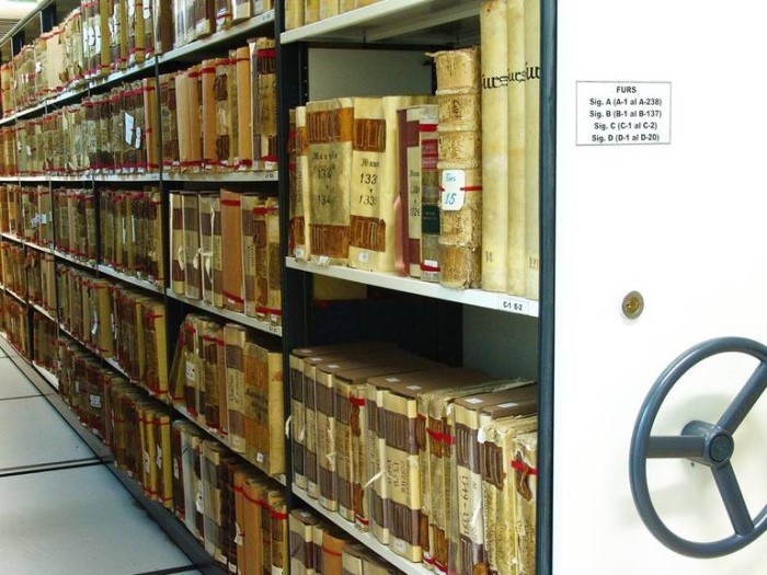 El Ayuntamiento de Valencia adquiere un escáner planetario para digitalizar documentos históricos