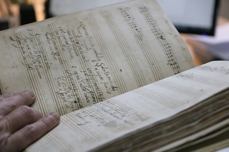 Olot digitaliza el cancionero popular de la ciudad del siglo XVII para difundirlo